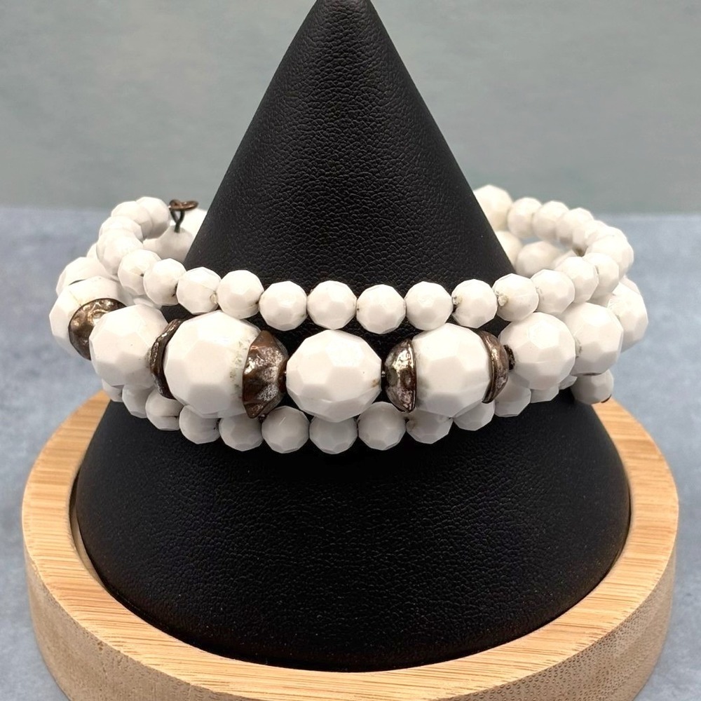 Vintage White Beaded Coil Stretch Howlite‎ Bracelet Faceted Accents & Layered